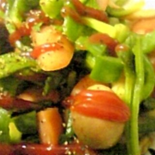 あらびきウインナーとグリーン野菜のケチャップ炒め